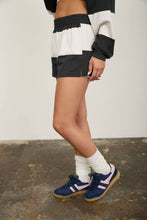 Load image into Gallery viewer, WIDE STRIPE ELASTIC WAIST KNIT SHORTS