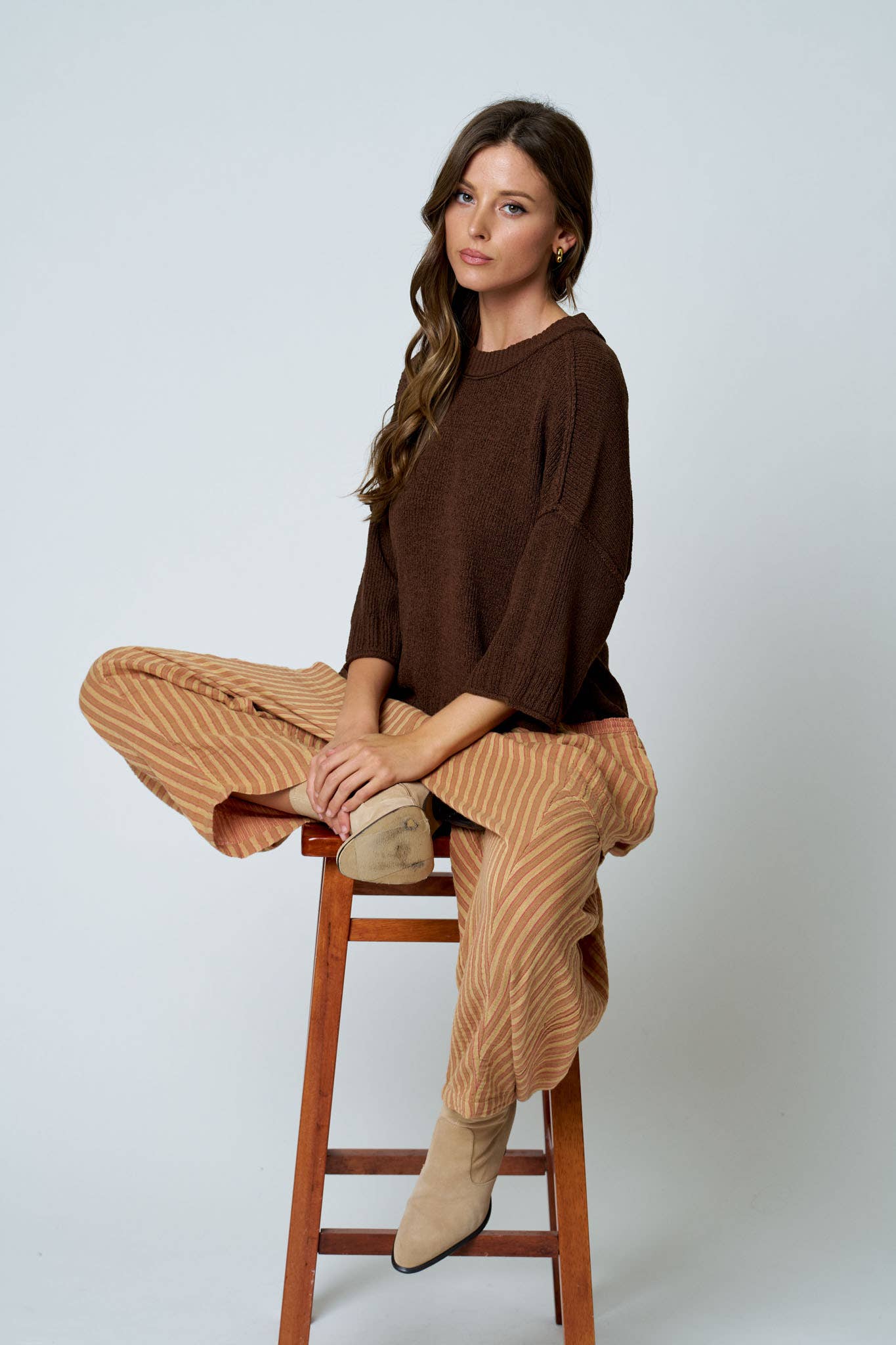 CREW NECK DROP SHOULDER RAW EDGE KNIT TOP