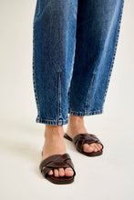 Load image into Gallery viewer, Weekend Plans Barrel Jeans