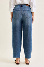 Load image into Gallery viewer, Weekend Plans Barrel Jeans