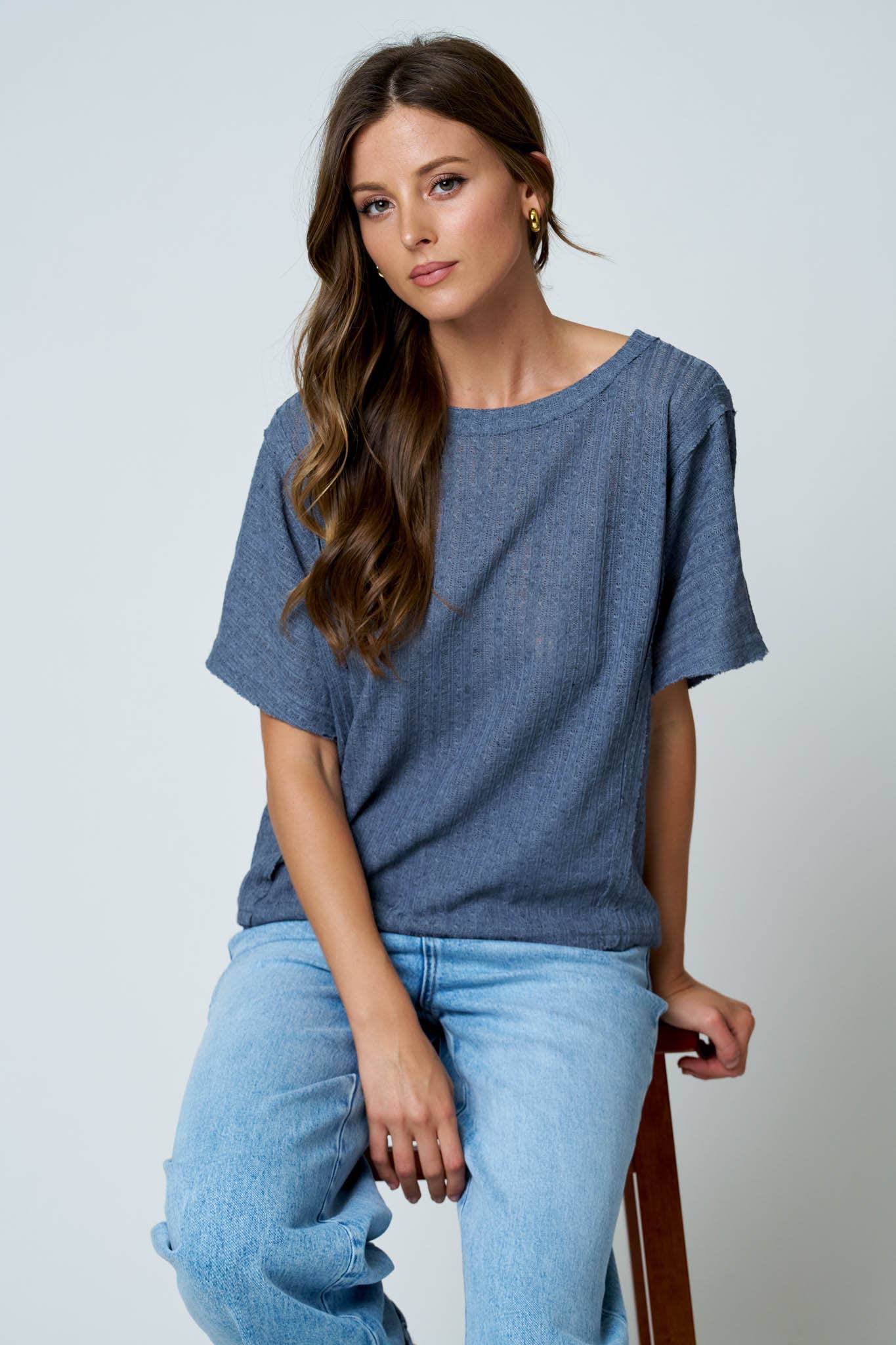 DOLMAN SHORT SLEEVE EXPOSED SEAM TEXTURED KNIT TOP