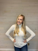 Load image into Gallery viewer, Pearl Button Long Sleeve Top