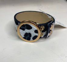 Load image into Gallery viewer, Cheetah Snap Closure Bracelets