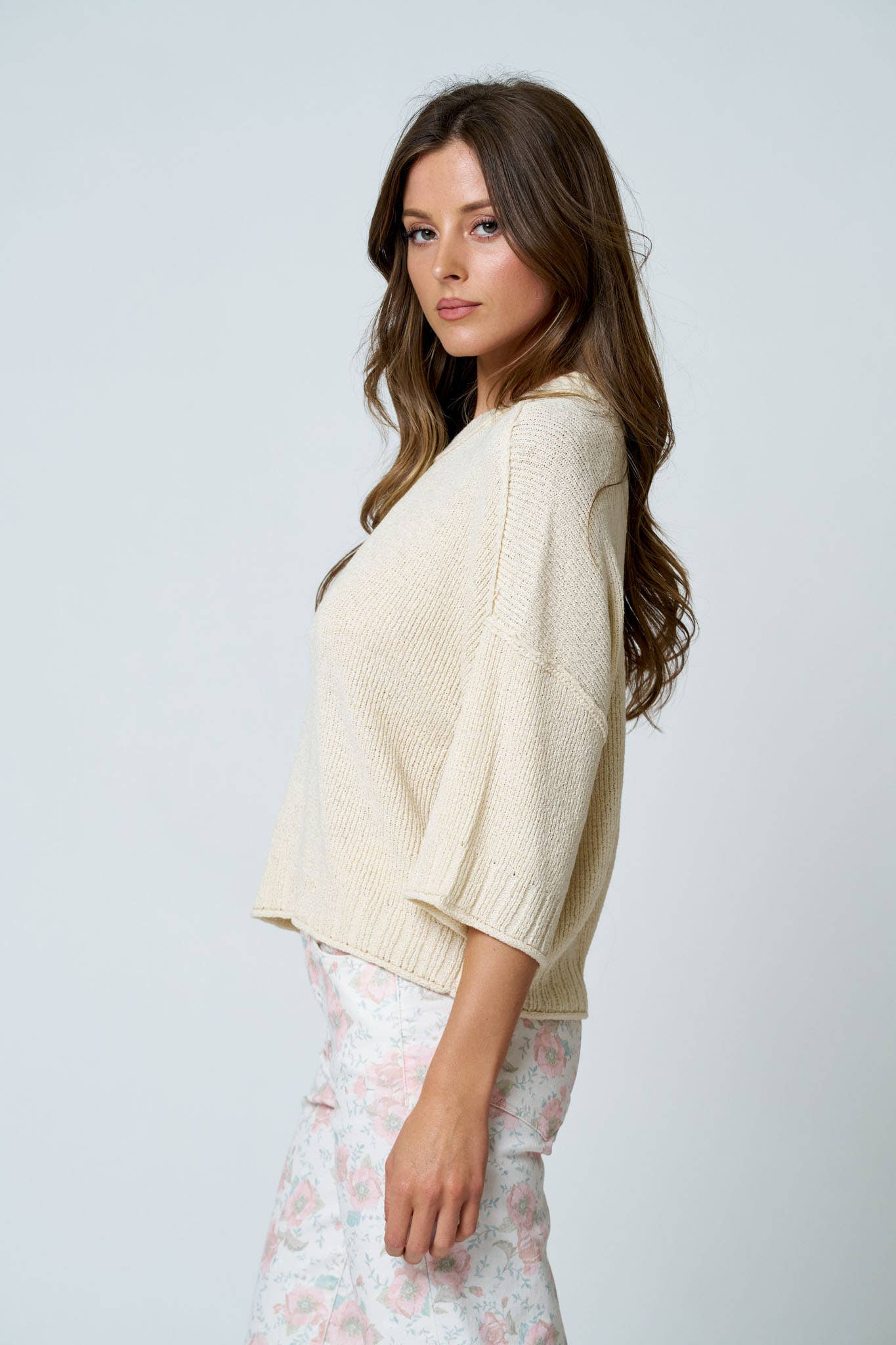 CREW NECK DROP SHOULDER RAW EDGE KNIT TOP