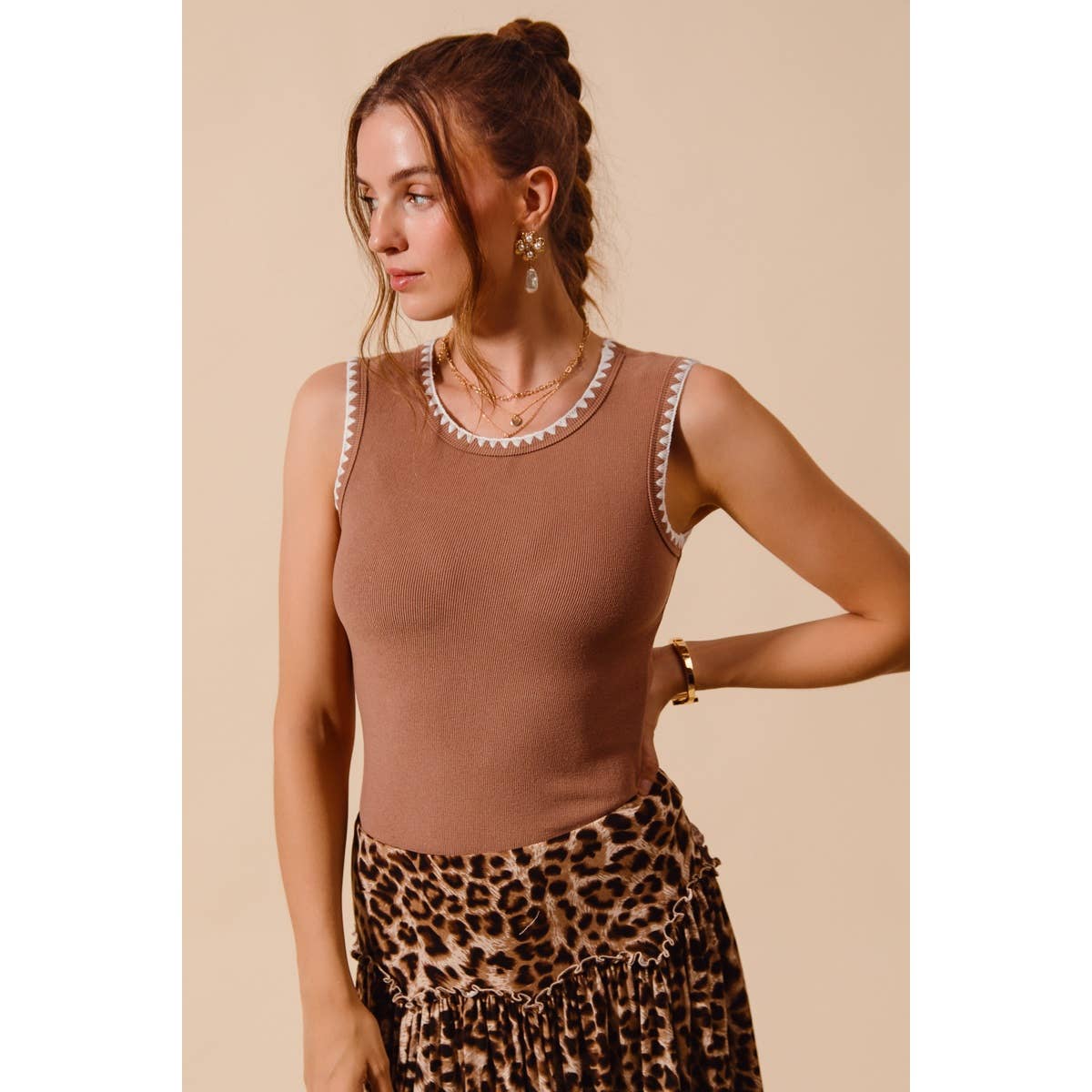 RIB SLEEVELESS TANK TOP EMBROIDERY DETAIL