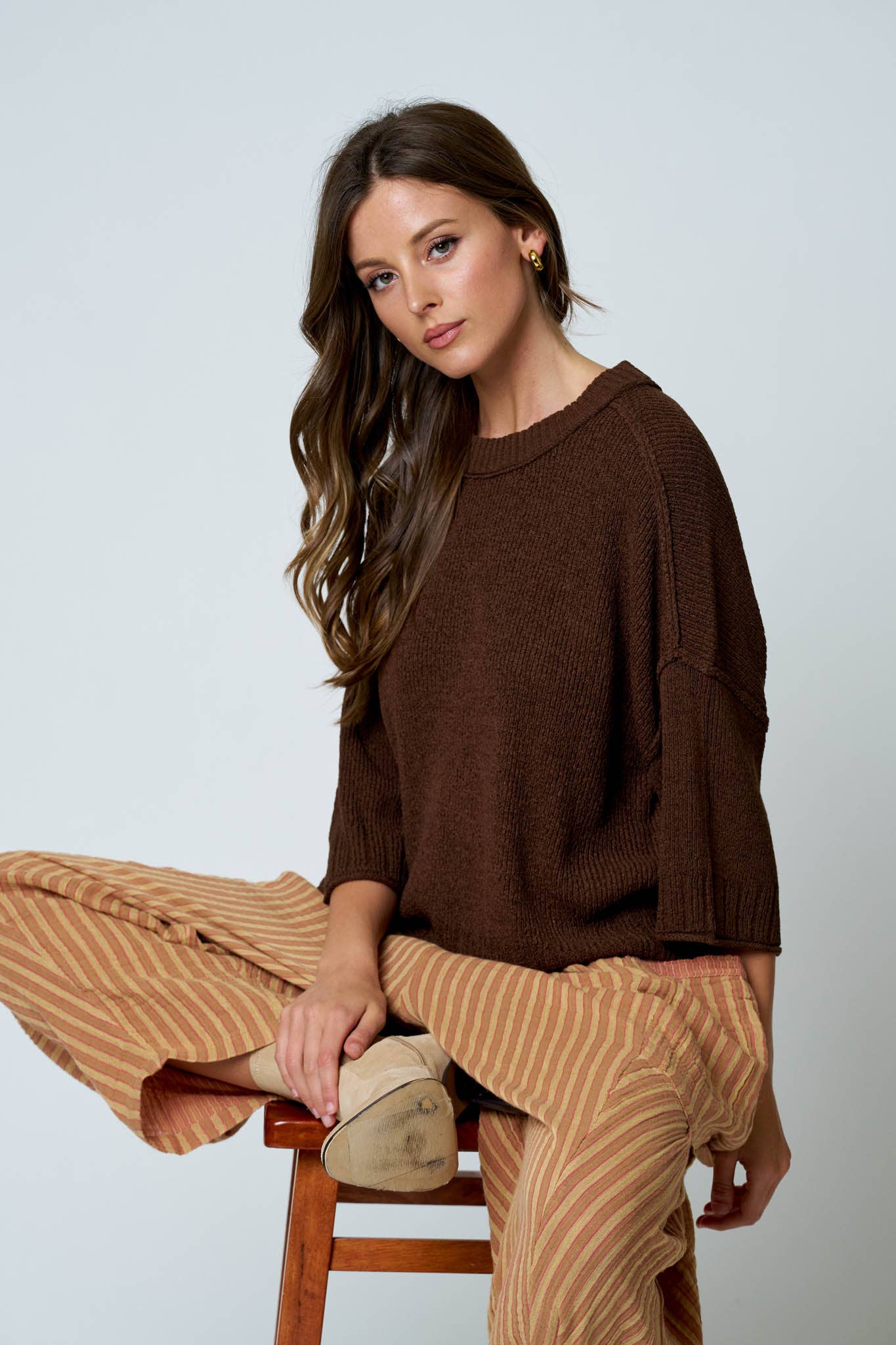 CREW NECK DROP SHOULDER RAW EDGE KNIT TOP