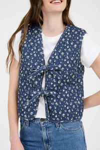 FLORAL PRINT FRONT TIE QUILTED VEST