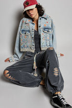Load image into Gallery viewer, Wild Vine Floral Embroidery Denim Jacket