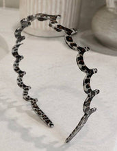 Load image into Gallery viewer, Leopard Zig-Zag Headband