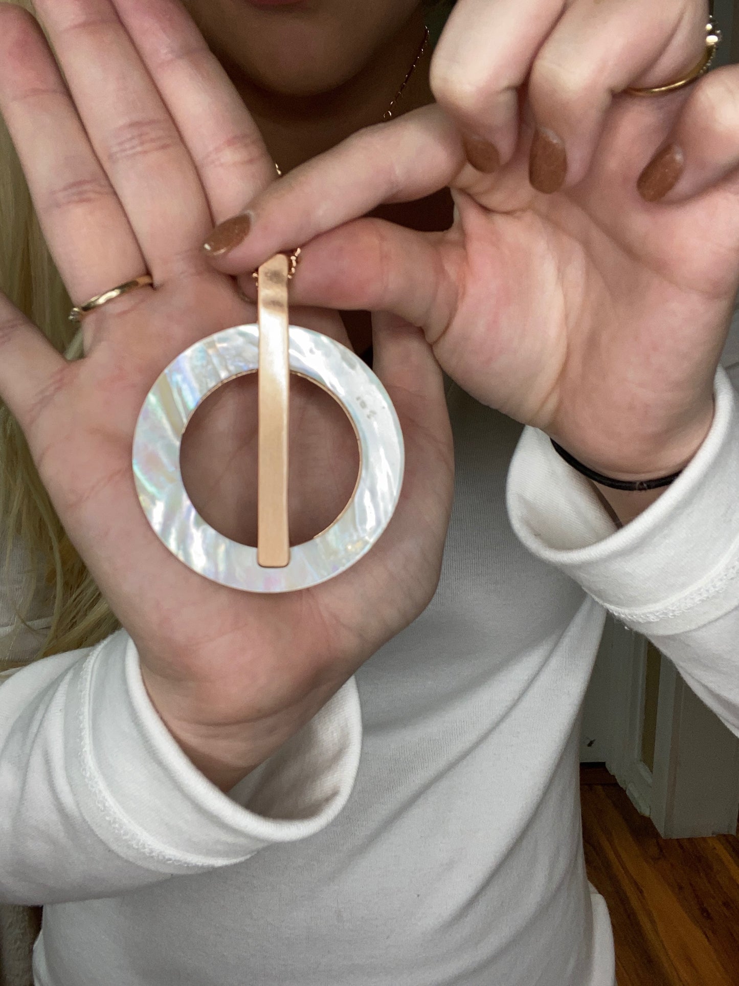 Pearlized Circle Pendant Necklace & Earring Set